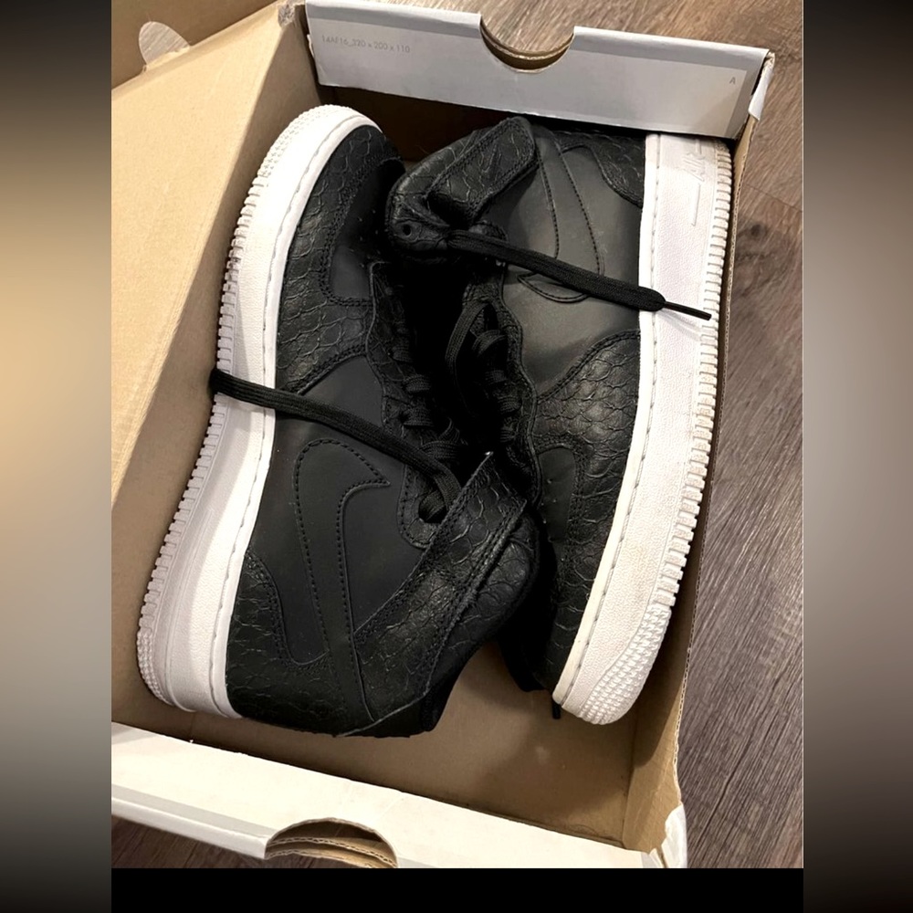 Black Snakeskin Jordan 1’s‼️